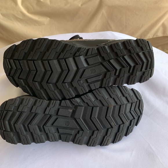 Men’s Memphis Shoes.     NWOT - Picture 2 of 7